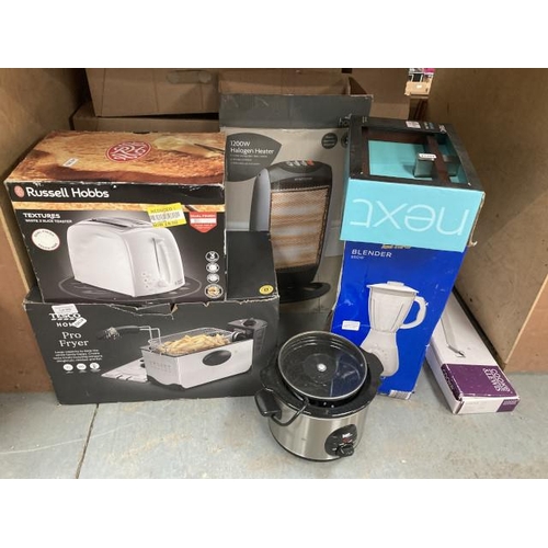 556 - Boxed Tesco Pro Fryer, Russell & Hobbs toaster, Ambiano Blender, Halogen heater etc