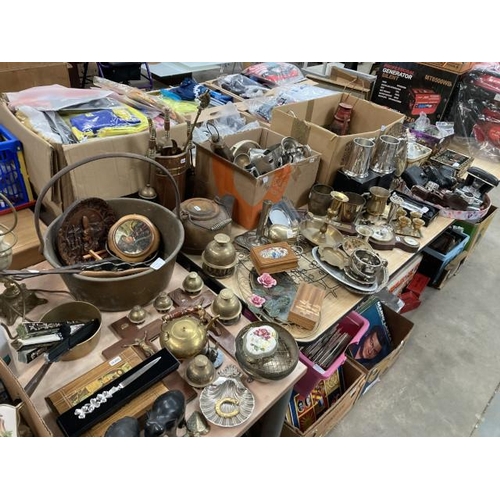 562 - Quantity of metalwares incl copper, brass, silver plate, pewter & cameras incl Haslina Paulette Elec... 