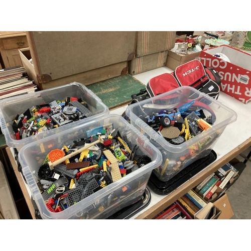 574 - 3 tubs of lego and other building blocks & a J-tek child's golf bag and clubs