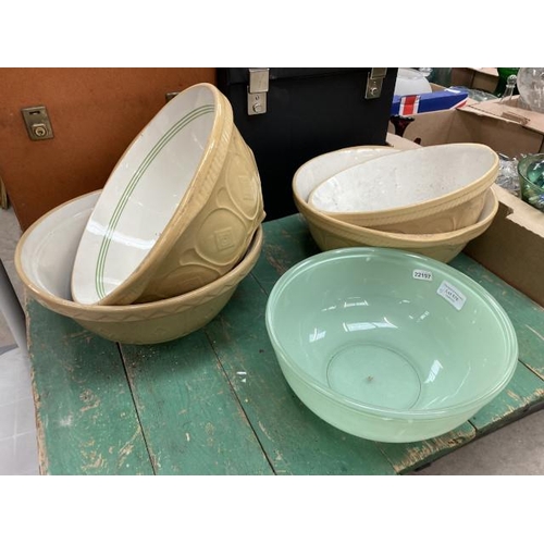 576 - 5 mixing bowls incl 3 TG Green & Co