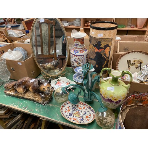 566 - Quantity of collectables incl Wedgewood, Old Foley, gilt oval mirror, felt hattrin ket boxes etc & b... 