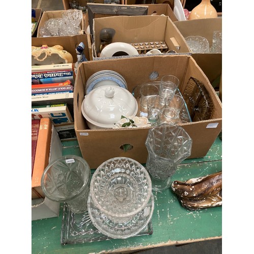 566 - Quantity of collectables incl Wedgewood, Old Foley, gilt oval mirror, felt hattrin ket boxes etc & b... 