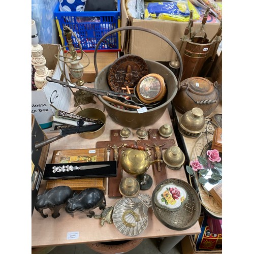 562 - Quantity of metalwares incl copper, brass, silver plate, pewter & cameras incl Haslina Paulette Elec... 