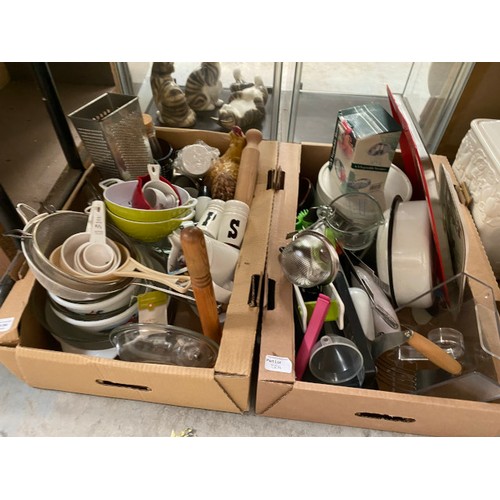 554 - Collection of kitchen wares inc. Lakeland mixer, baking tins, utensils, ceramics, slow cooker, ename... 