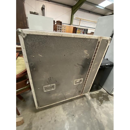 166 - Flightcase 138H,115W,60D