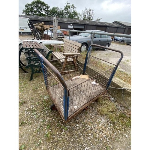 251 - Vintage metal trolley
103cm x 114cm x 69cm