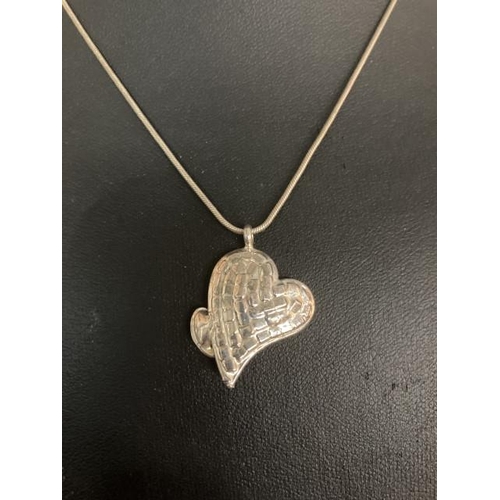 334 - Diamante heart pendant on chain