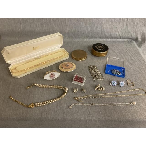 341 - Tray of costume jewellery inc. compact, Margaret Rose jewellery box, pair of silver earrings, Sarah ... 