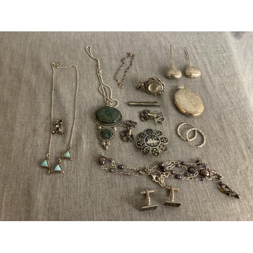 359 - Assorted jewellery including silver