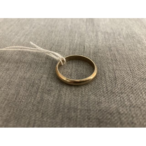 360 - 8ct gold wedding band (stamped 333 - 3.5g - size V)