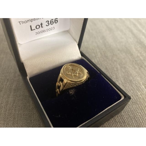 366 - 9ct gold gent's Masonic signet ring (size T 1/2)