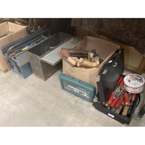 561 - Qty of tools inc. shoe lasts, chisels, metal tool chest, socket set etc.