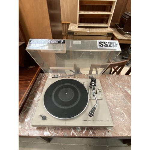 79 - Vintage Pioneer PL-512 stereo turntable