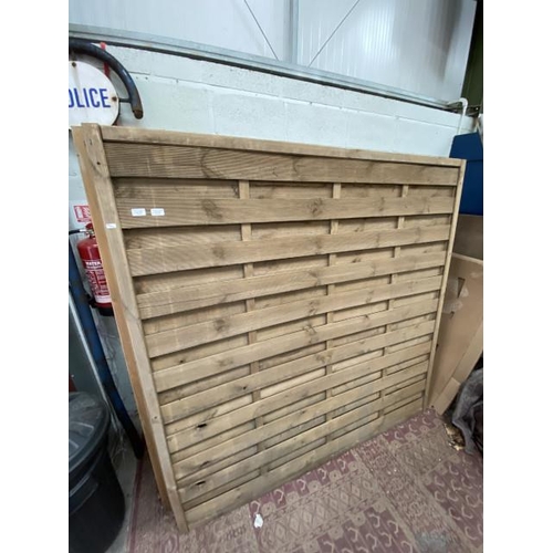 139 - 7x 6’x6’ fence panels