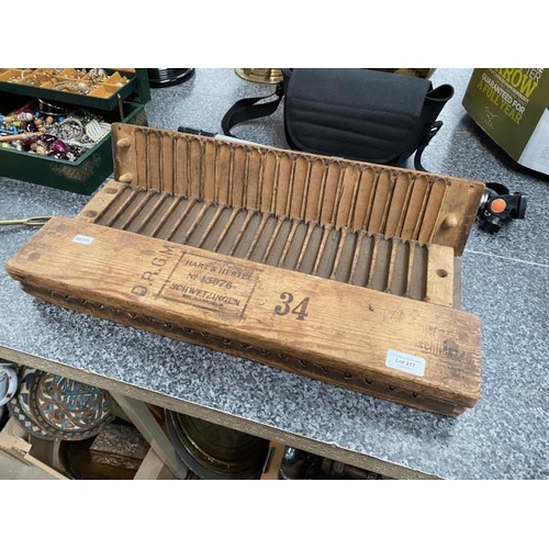 217 - 2 cigar moulds