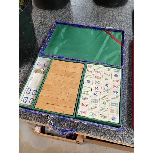 225 - Vintage bamboo & Bakelite Mahjong set