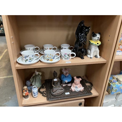 228 - 2 Natwest Wade pig money boxes, Wedgwood glass Squirrel paperweight, Just Cats & Co. cat, Tony Wood ... 