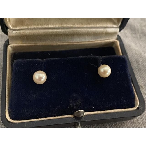 306 - Pair of 9ct gold pearl earrings