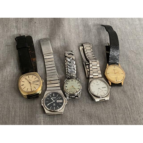 317 - 5 vintage gent's watches inc. Seiko SQ100, Bulova, Perona etc.