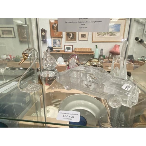 409 - Hofbauer crystal car, 3 crystal swans and 2 paperweights