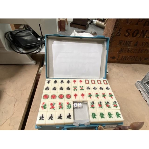 426 - 1960's/70's Bakelite Mahjong set