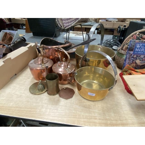 448 - 2 brass jam pans, 2 copper kettles, copper coal scuttle etc