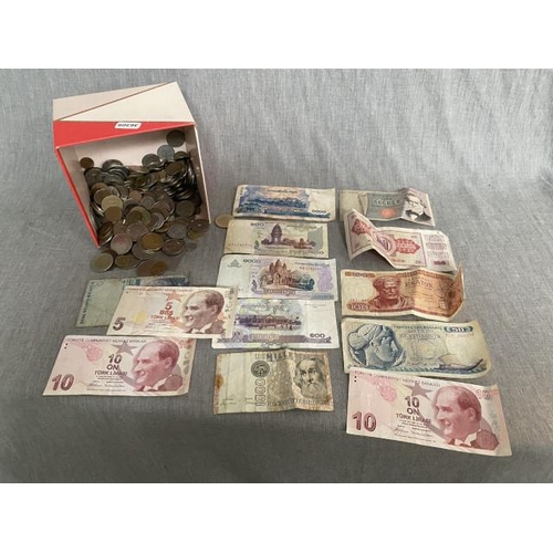 512 - Box of foreign coins & bank notes