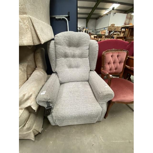 93 - Grey upholstered rise & recline electric armchair 77W