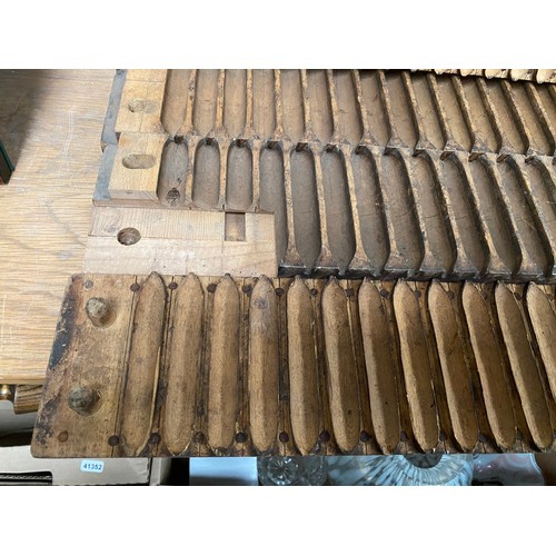 359 - 2 cigar moulds