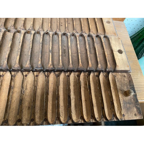 359 - 2 cigar moulds