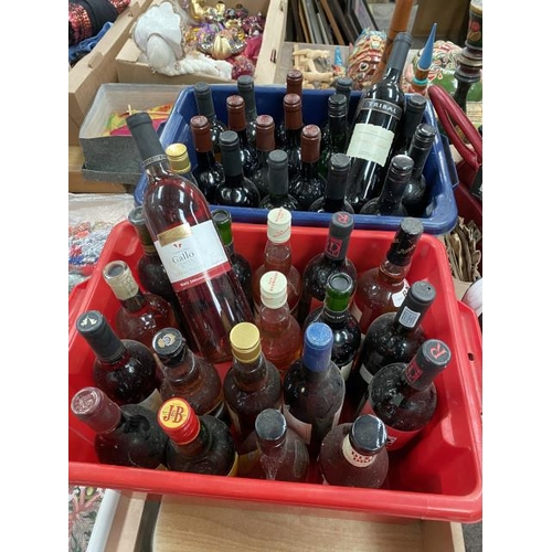 467 - 38 bottles of white & red wine, whisky & orange liqueur