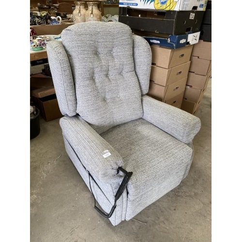 510 - Grey upholstered rise & recline electric armchair 77W
(no power pack)