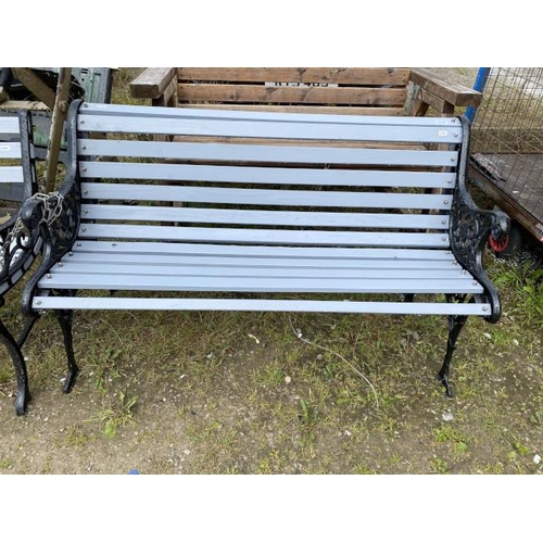 226 - Cast/wooden garden bench 120W