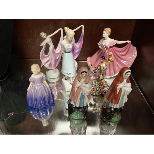 459 - 8 figurines inc. 3 Royal Doulton 