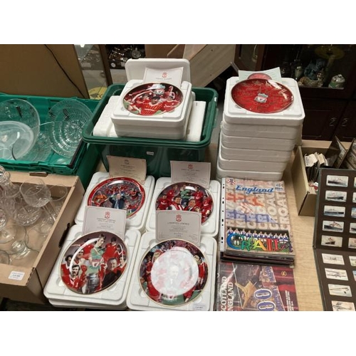 467 - 20 Liverpool Football Club collectors plates with certificates & a collection of football programmes... 