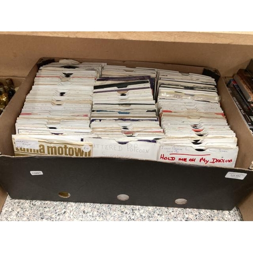 492 - Box of singles inc. Marvin Gaye, mainly Tamla Motown, Tammi Terrell etc.