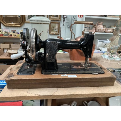 497 - Vesta (L.O. Dietrich Altenburg) sewing machine