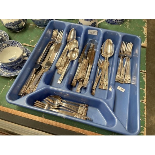 556 - Super stainless Community, Sheffield cutlery - 6 place settings