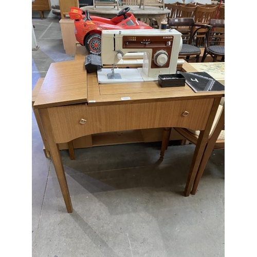 101 - Singer 6104 sewing machine with foot pedal, accessories, manual and sewing table 77H 82W 50D