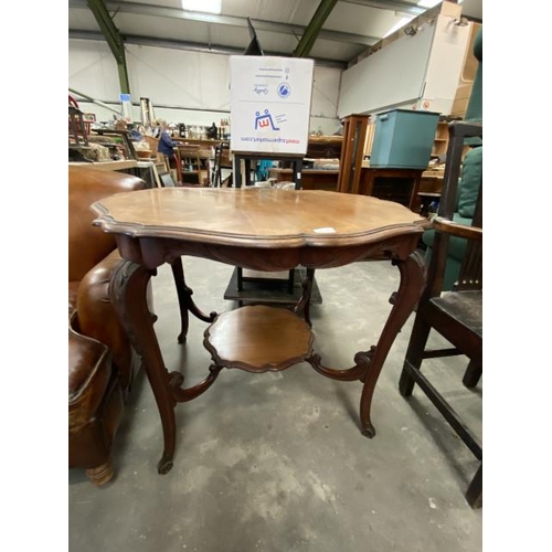 186 - Victorian mahogany centre table 72H 89W 89D