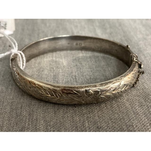 293 - Solid silver vintage hoop bangle