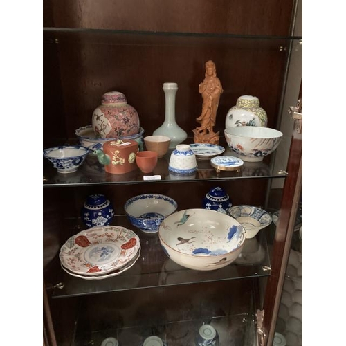 363 - 2 shelves of mixed oriental ceramics inc. ginger jars with covers, Japanese Imari plates, Chinese cl... 