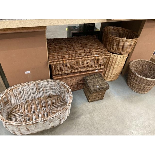 431 - 7 wicker baskets inc. 2 wicker hampers