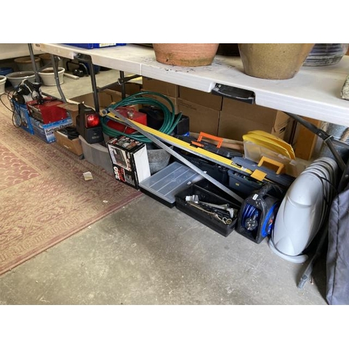 465 - Quantity of workshop tools, hosepipe, air compressor, Black & Decker KA185 sander, boxed master char... 