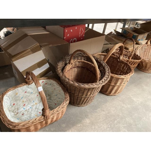 471 - 6 wicker baskets