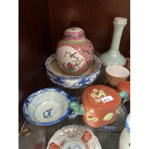 363 - 2 shelves of mixed oriental ceramics inc. ginger jars with covers, Japanese Imari plates, Chinese cl... 