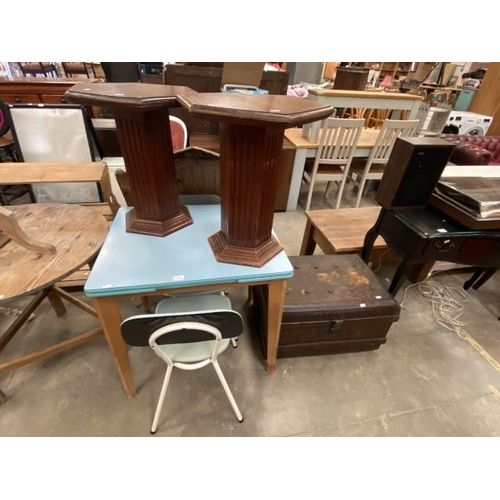 116 - 1950/60’s Formica kitchen table 76H 75W 61D, 2 chairs and a pair of mahogany hexagonal plant stands ... 