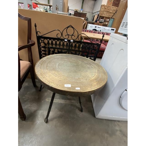 119 - Black iron fire screen and an Oriental brass topped occasional table 58H 60cm diameter