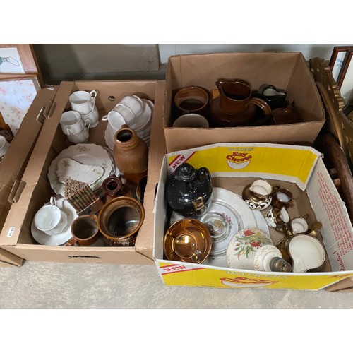 549 - Quantity of assorted collectables incl, treen, tea wares, Lustre ware, Mason's, cutlery, stoneware e... 