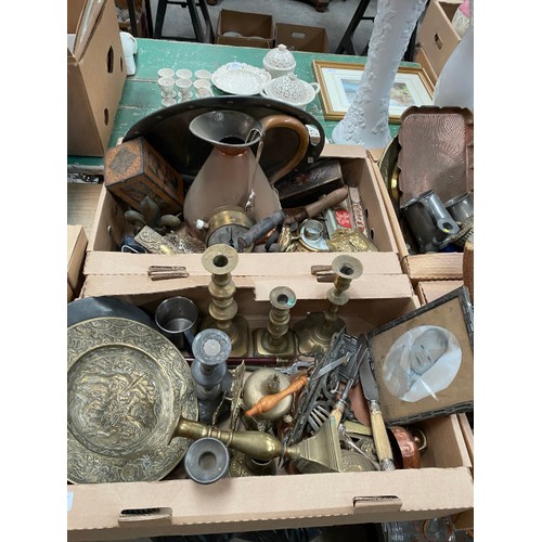 519 - 6 boxes of metalware incl brass, copper and pewter to include candle holders, pitchers, platters, ta... 